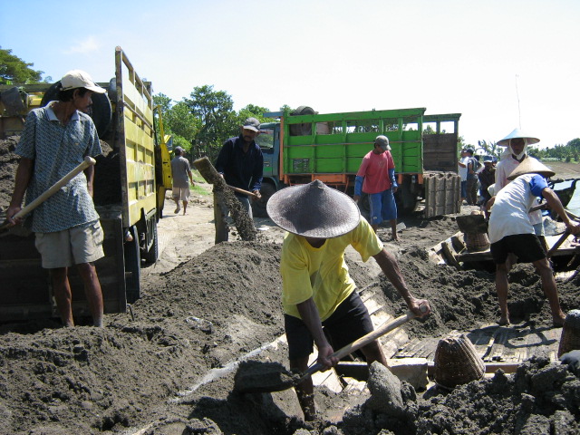 PENAMBANG PASIR DI SEPANJANG DAS BENGAWAN SOLO