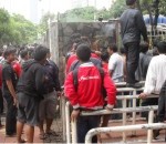 pengantri-tiket-marah