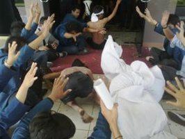 fam-unair-usir-setan