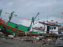 perahu-korban-tsunami-aceh-ed