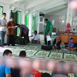 walhi-bantu-anak-yatim-aceh