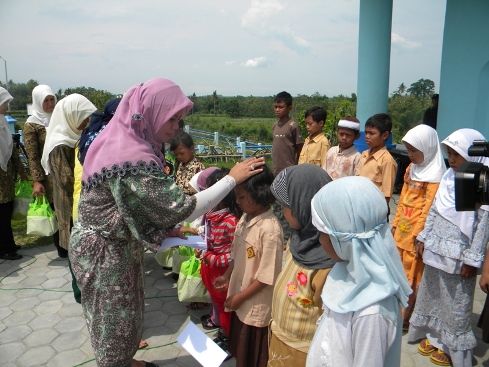ANAK-ANAK TK DIAJARKAN GIAT MENANAM SEJAK DINI DI KPH KEBONHARJO