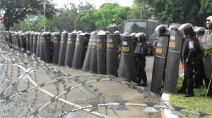 polisi-tameng-maiwanews-dua
