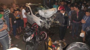 TMC-Polda-tabrakan-mobil-motor