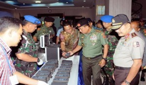 penyerahan-barang-bukti-puspen-tni