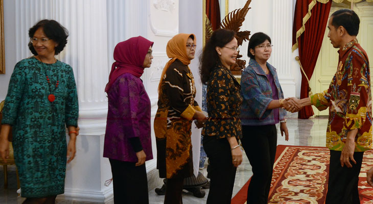 Presiden Jokowi menerima 9 Srikandi Pansel KPK, di Istana Merdeka, Jakarta, Senin 25 Mei (Foto: Setkab)