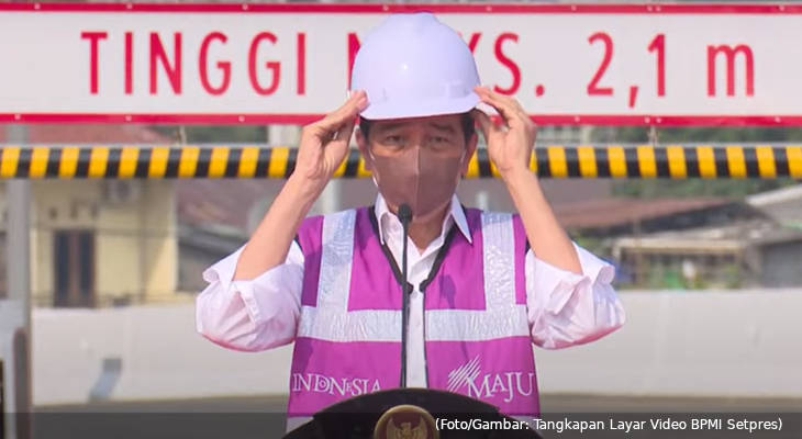 20210823-joko-widodo-jokowi-pada-peresmian-tol-segmen-kelapa-gading-pulo-gebang