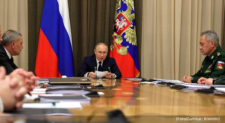 20211101-vladimir-putin-bertemu-pimpinan-kemenhan-dan-pimpinan-industri-pertahanan-rusia