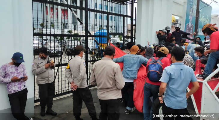 20211130-demo-mahasiswa-soal-gedung-perpustakaan-makassar