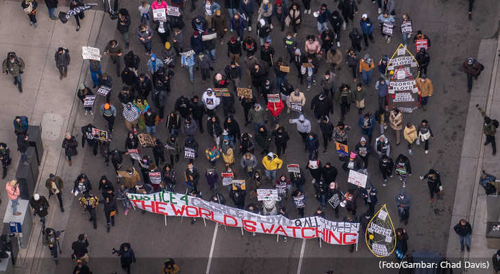 20210419-demonstran-di-minneapolis-pada-hari-ersidangan-derek-chauvin
