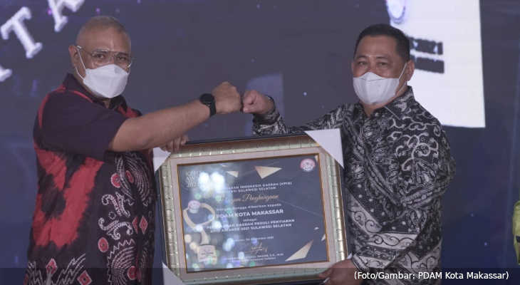 20211204-hamzah-ahmad-terima-penghargaan-kpid-award