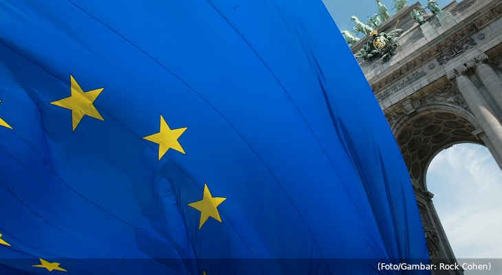 20220425-bendera-uni-eropa-18mar2006