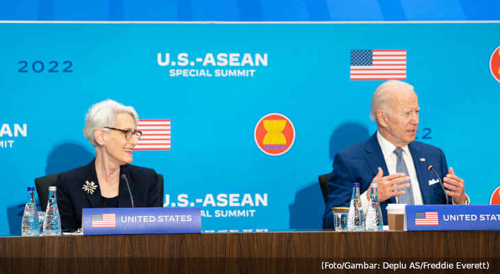 20220514-joe-biden-wendy-sherman-us-asean-summit-13mei2022