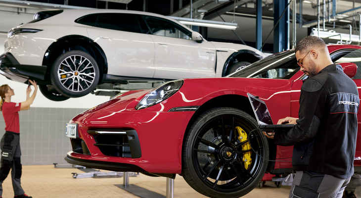 20220713-suasana-pengecekan-mobil-porsche-pub13jull2022