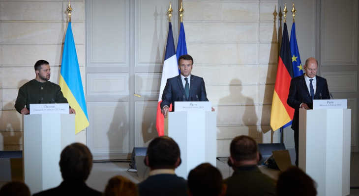 20230209-zelenskyy-macron-olaf-scholz-pertemuan-trilateral-di-paris-pub9feb2023waktuukraina