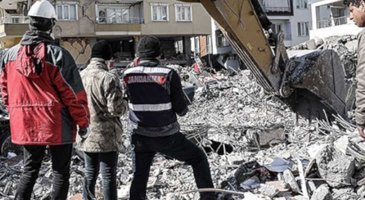 20230217-tim-penyelamat-iran-menyingkitkan-puing-di-adiyaman-turki-pasca-gempa-pub15feb2023tasnimnews