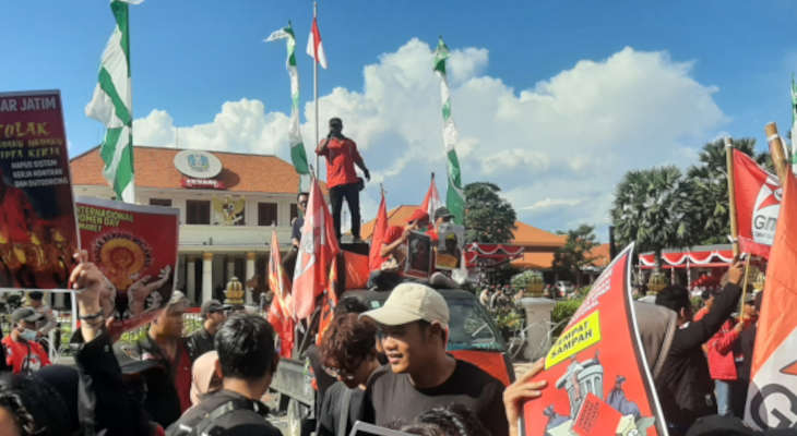 2023_05_01 KOBAR JATIM GELAR DEMO DI GRAHADI