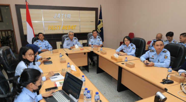 Kanwil Kemenkumham Jatim saat mengikuti zoom acara kegiatan Sosialisasi Penilaian Mandiri Atas Akuntabilitas Kinerja Instansi Pemerintah Tingkat Kantor Wilayah dan Unit Pelaksana Teknis
