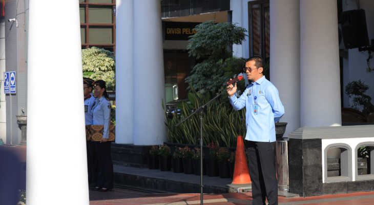 2023_08_08 Kadiv Administrasi Saefur Rochim memimpin apel pagi.jpeg