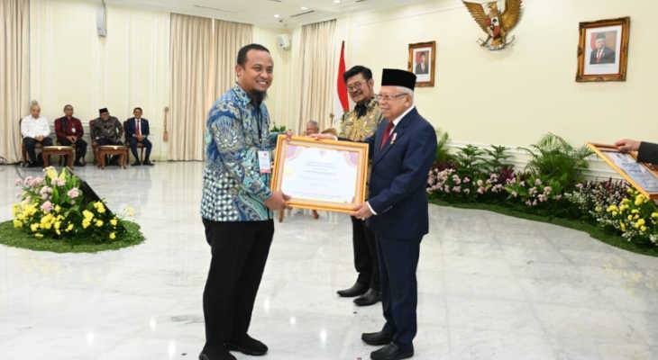 2023_08_15 01 Gubernur Sulsel Andi Sudirman Sulaiman menerima penghargaan nasional Adhikarya Nararya Pembangunan Pertanian.jpeg