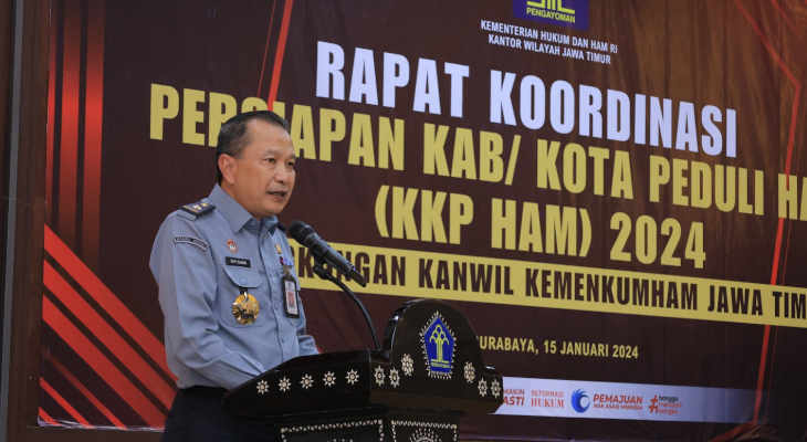 2024_01_16 Kadiv Yankum dan HAM Nur Ichwan memberi sambutan acara pemberian penghargaan Peduli HAM Kepada 12 Kabupaten Kota Di Jawa Timur 02
