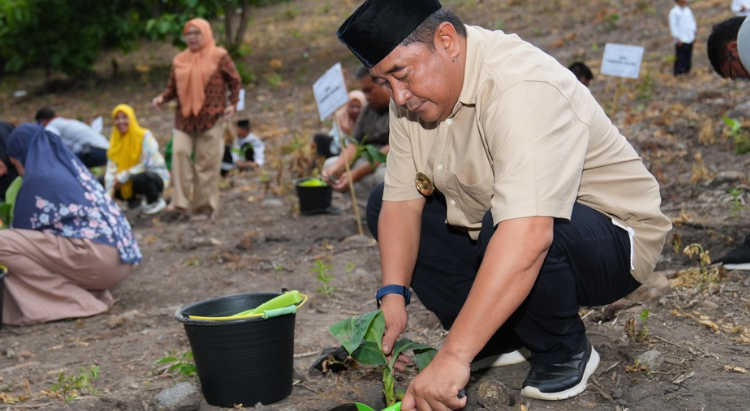 20240218-bahtiar-baharuddin-parepare-udang-vaname-pisang-cavendish-prod17feb2024