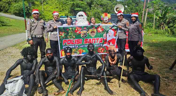 20241210-polisi-santa-jayapura-pub10des2024