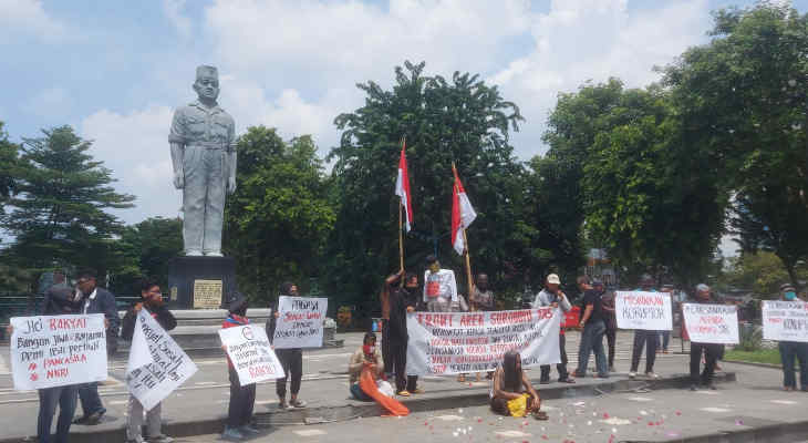 2025-04-10 (Publis) Fas gelar demo di depan grahadi